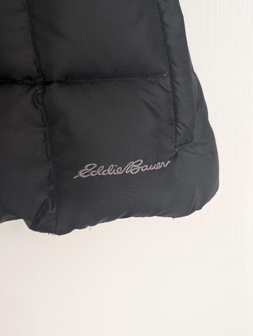 New Eddie Bauer Down Vest - Black -- Size M - Picture 6 of 12